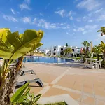 شقة Club - 2 Bedroom Apartment, Air Conditioning And Pools *