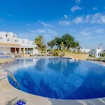 Club - 2 Bedroom Apartment, Air Conditioning And Pools Apartamento
