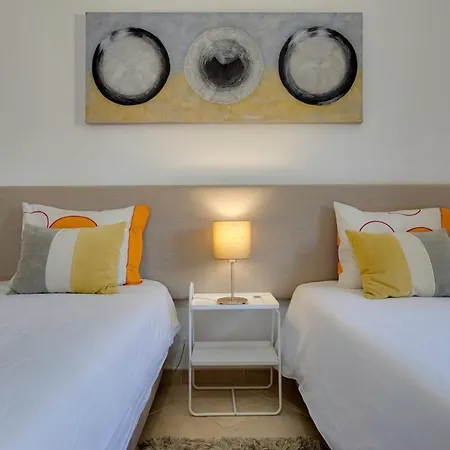 Club - 2 Bedroom Apartment, Air Conditioning And Pools Appartement