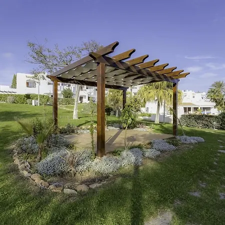Апартаменты Club - 2 Bedroom Apartment, Air Conditioning And Pools
